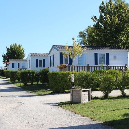 Camping Du Pontis Verteillac Esterno foto