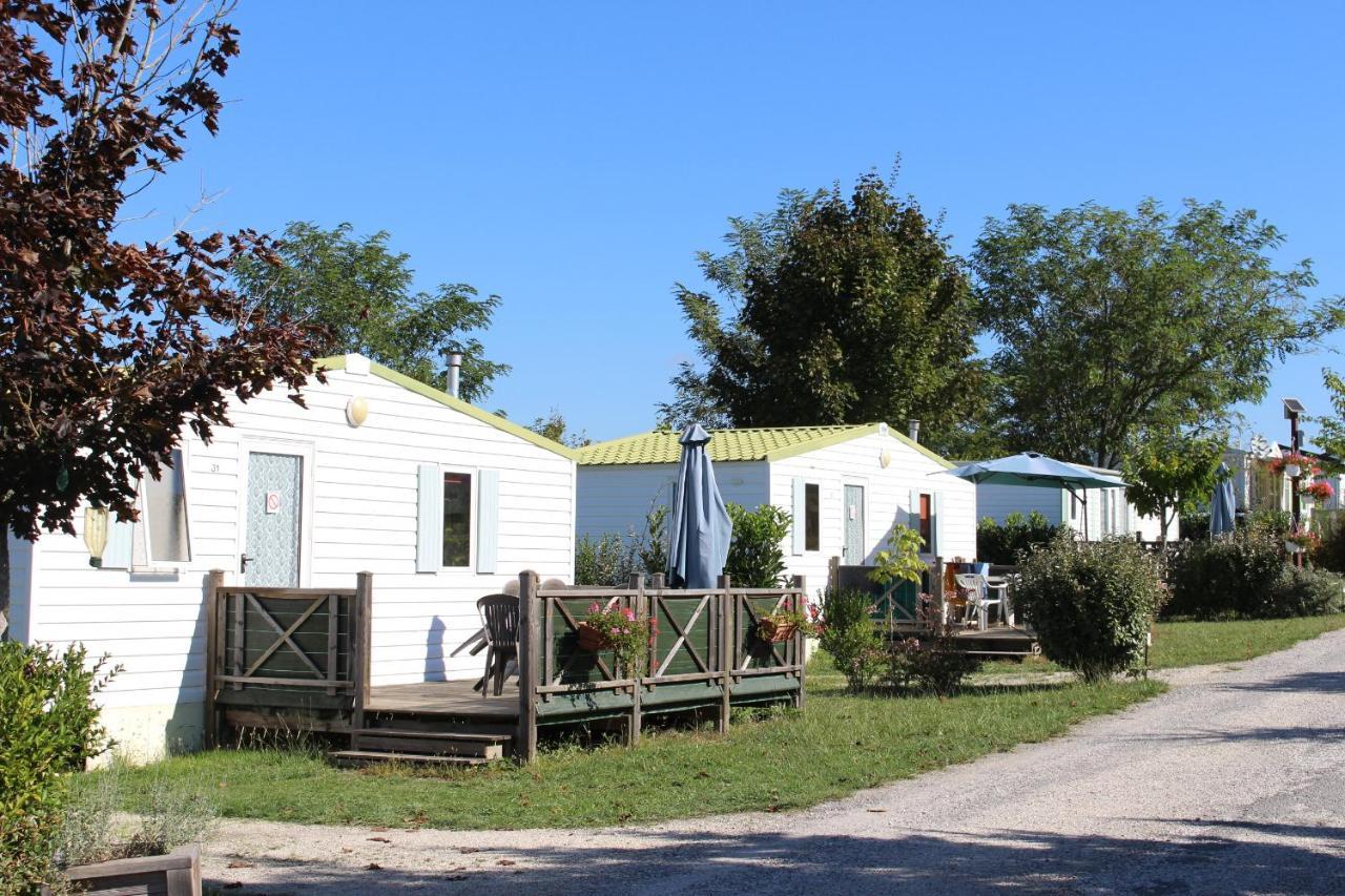 Camping Du Pontis Verteillac Esterno foto