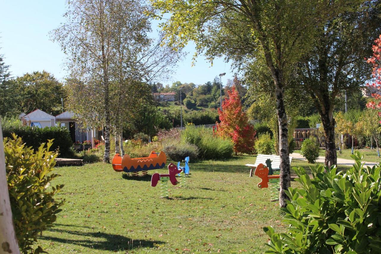 Camping Du Pontis Verteillac Esterno foto