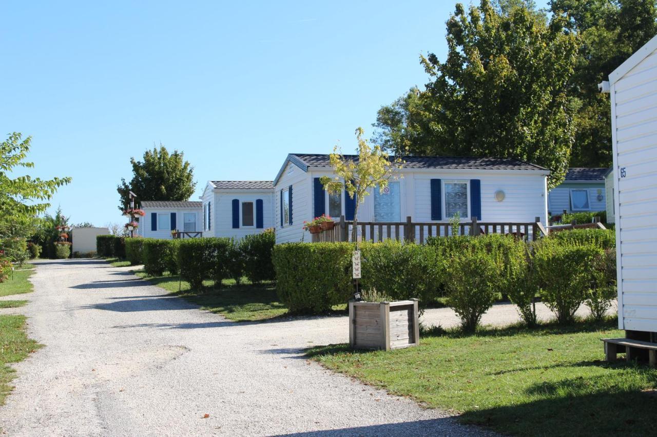 Camping Du Pontis Verteillac Esterno foto