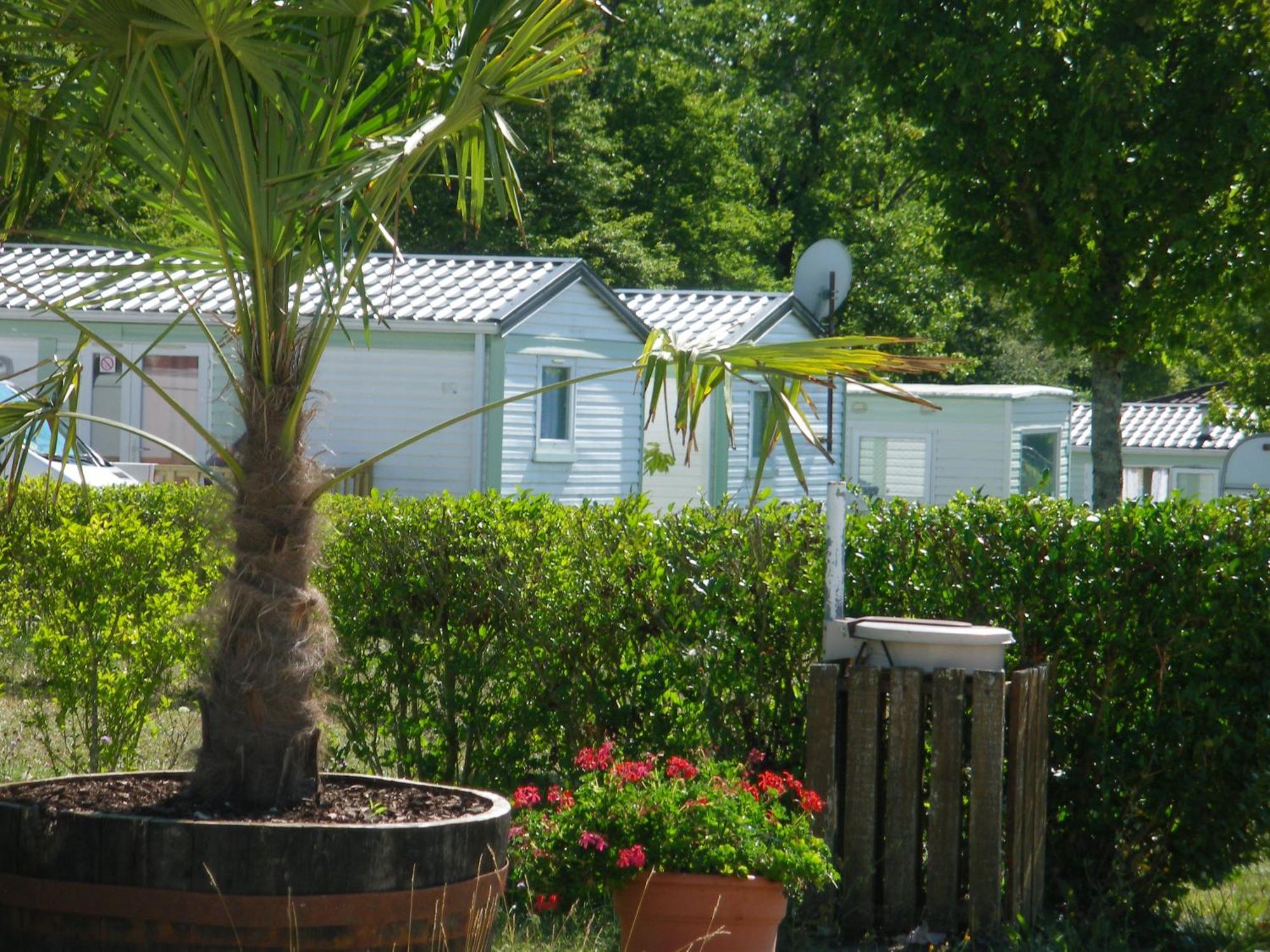 Camping Du Pontis Verteillac Esterno foto