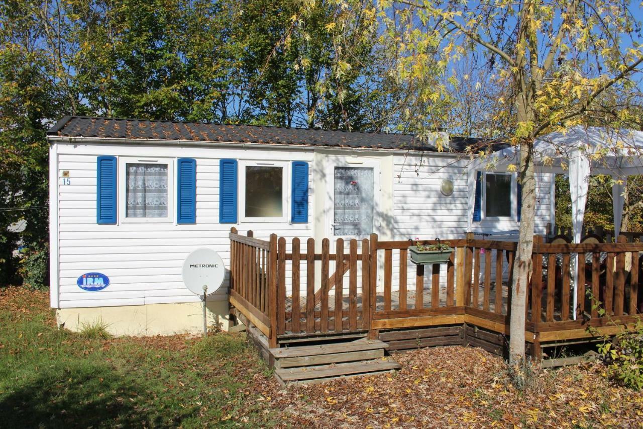 Camping Du Pontis Verteillac Esterno foto