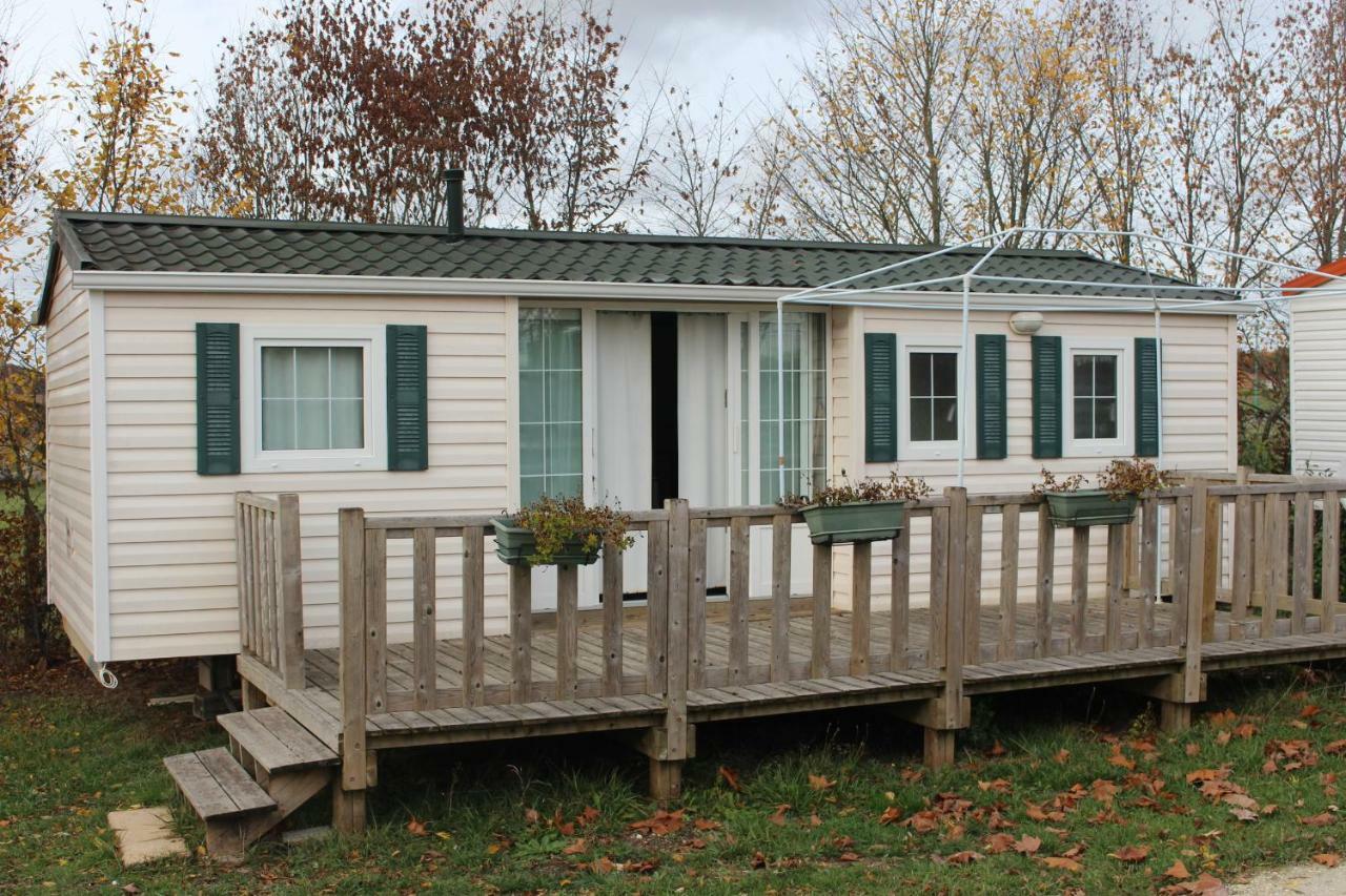 Camping Du Pontis Verteillac Esterno foto